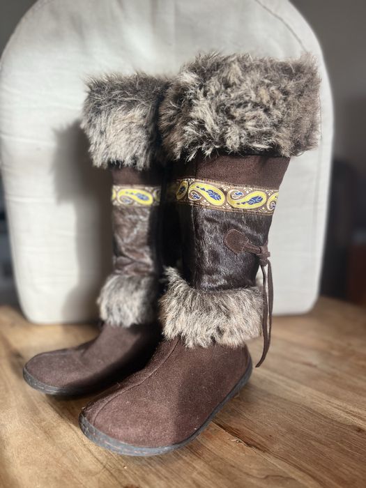 Botas castanhas de Pelo