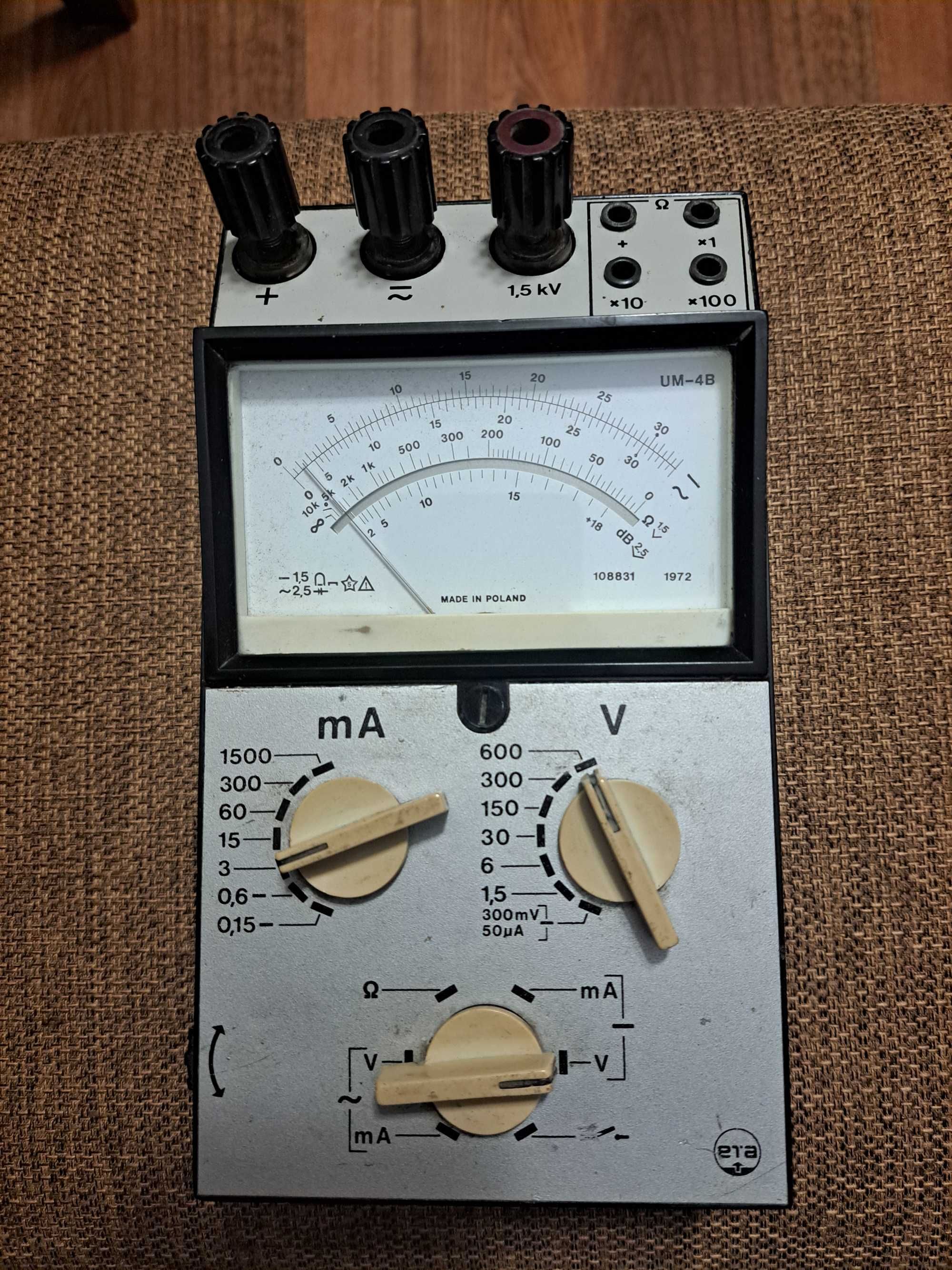 Miernik analogowy UM-4B