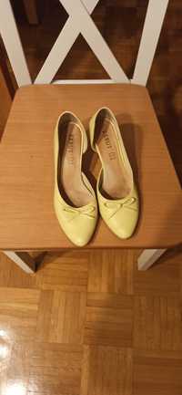 Buty damskie na obcasie żółte