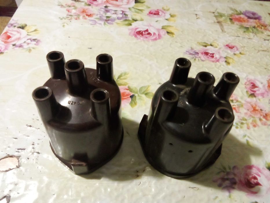 Коричневая и чёрная крышка трамблёра от ВАЗ 2101-2107 (цена за 2 шт.)