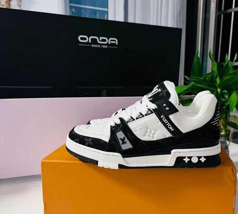 Louis_Vuitton_Trainer_White_Black r.42