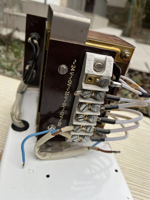 Перетворювач напруги на 24, 12, 7.5V, стан робочий, усе є на фото!