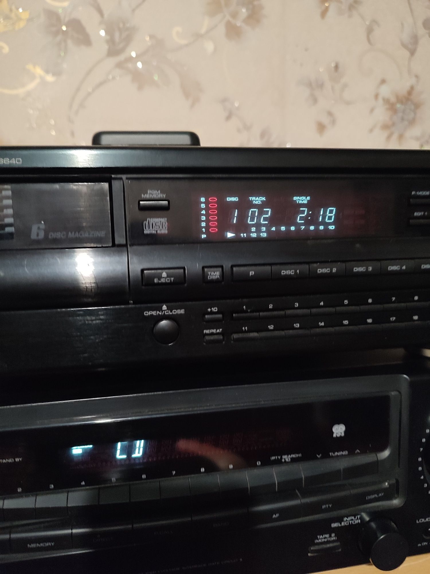 Сиди проигрыватель kenwood DP-М6640.