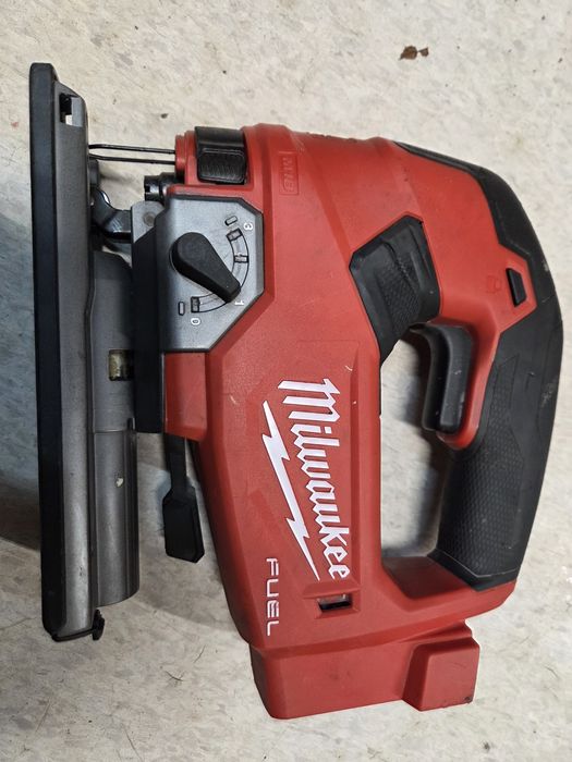 M18fjs Milwaukee wyrzynarka uszkodzona.