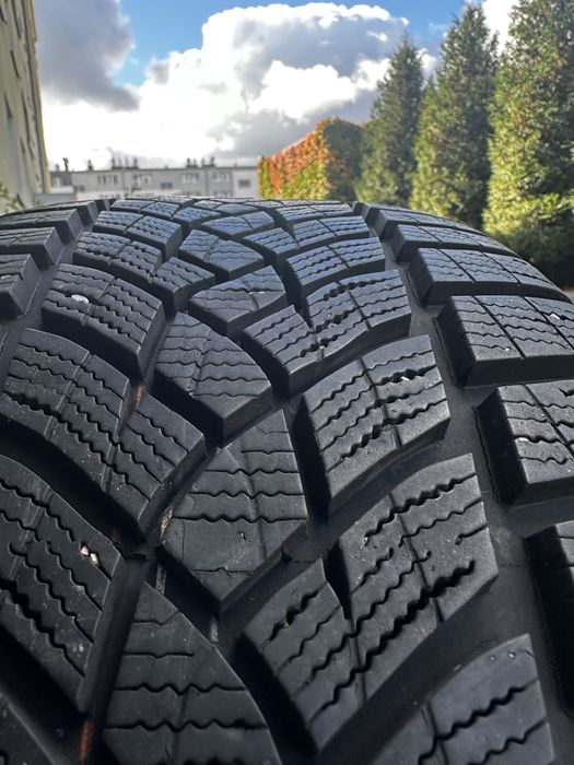 Goodyear UltraGrip Performance + 235/45/18