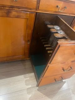 Stara drewniana komoda vintage