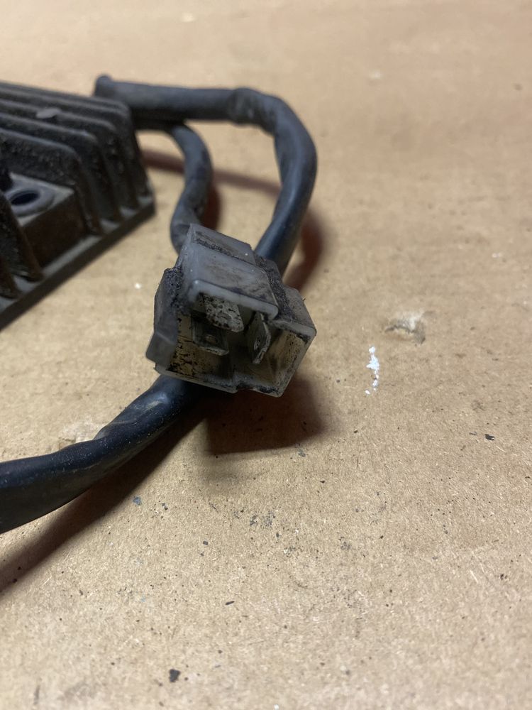 Yamaha Virago XV 500 / 750 / 920 / XZ 550 regulator napięcia B363