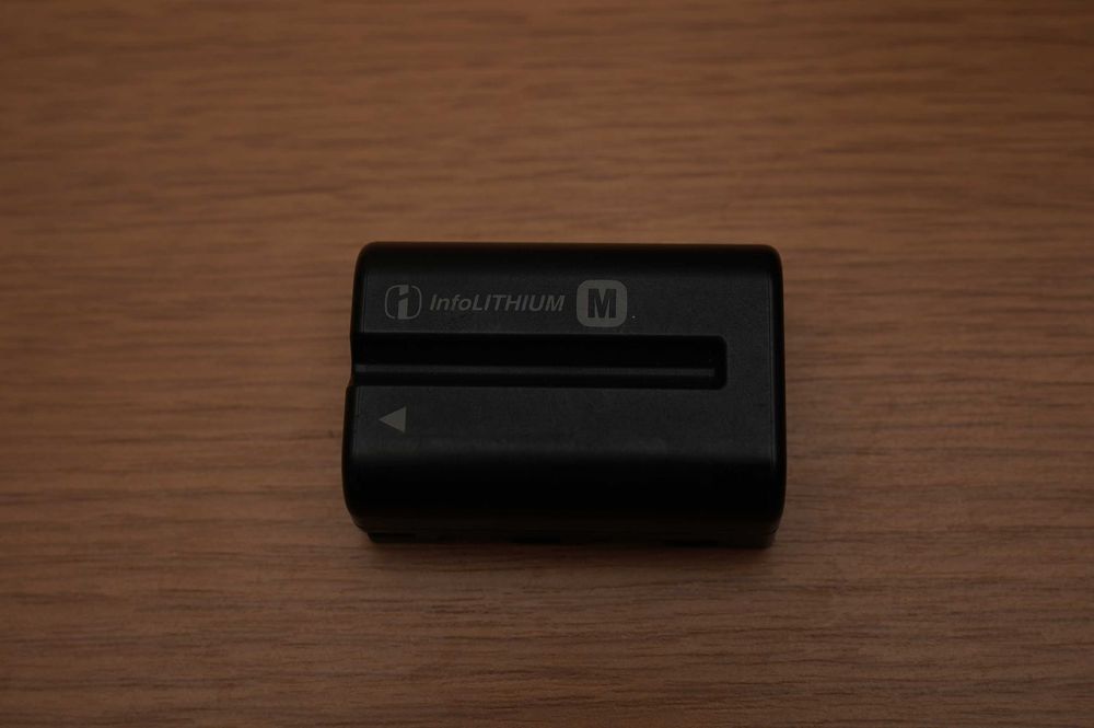 Sony NP-FM500H - оригінальний акумулятор (несправний)