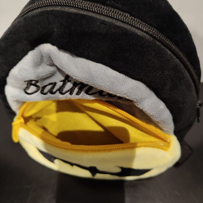 Mały, pluszowy plecak Batman dla przedszkolaka. Stan bardzo dobry.