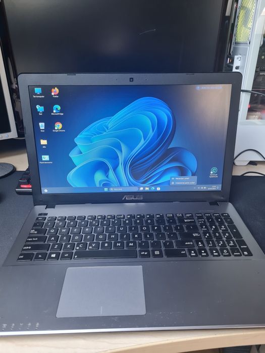 Laptop ASUS F550L Windows 11