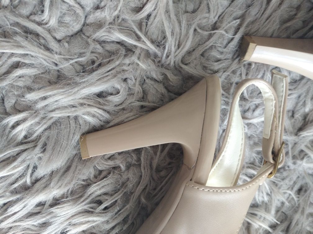 Buty na obcasie polskie