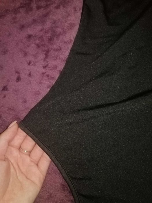 Жіноче чорне боді на одне плече