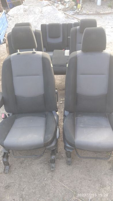 Автосидіння на Mazda 5 2005 року