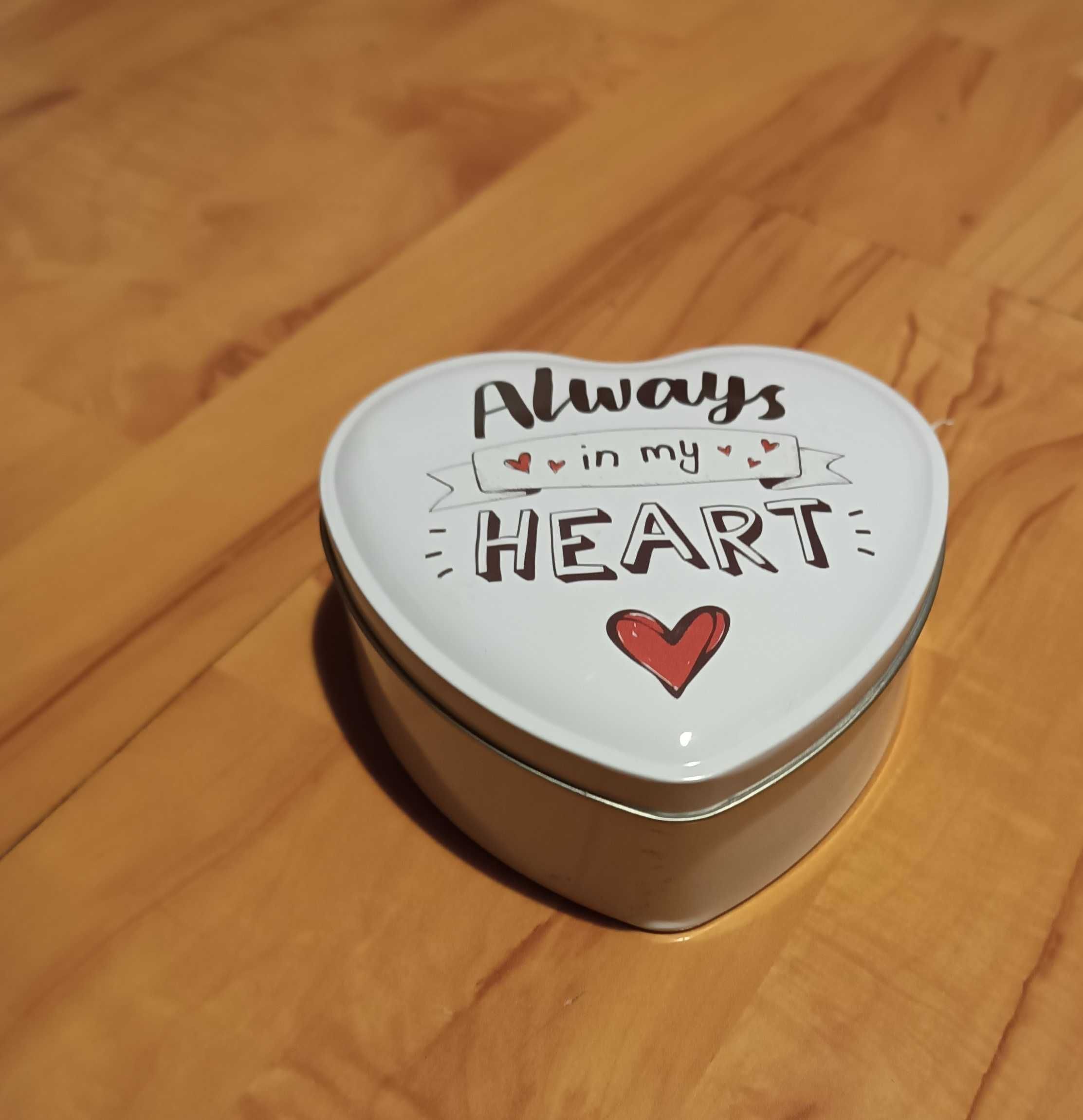 Nowa puszka pudełko na drobiazgi w kształcie serca