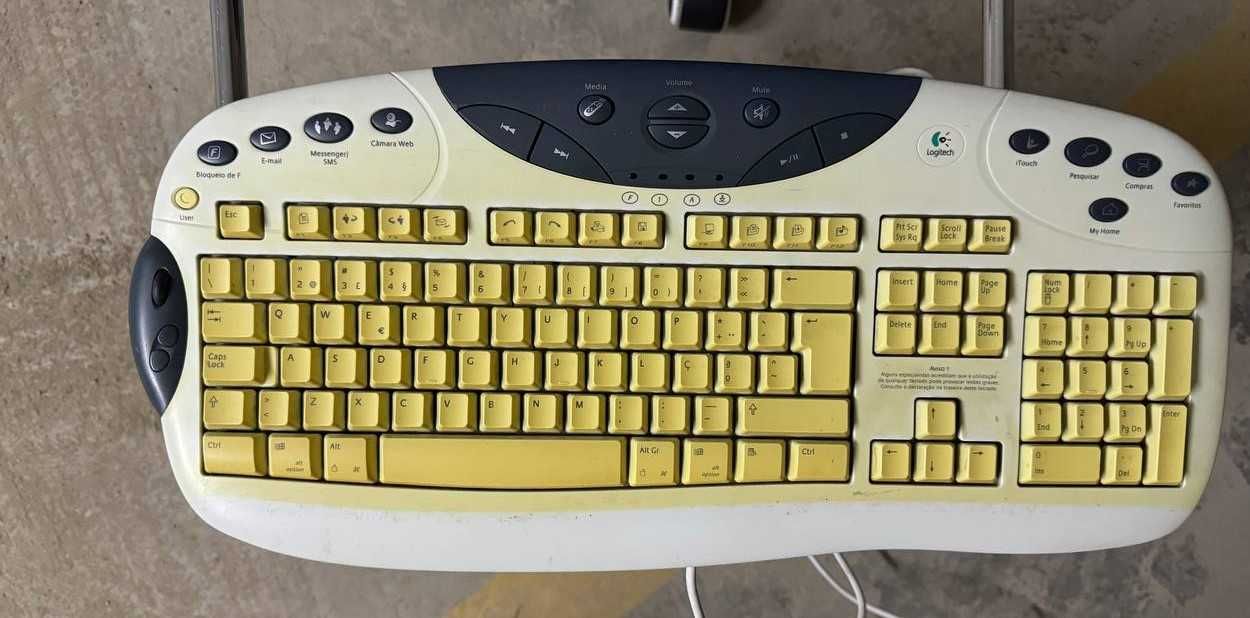 Teclado com fios Logitech