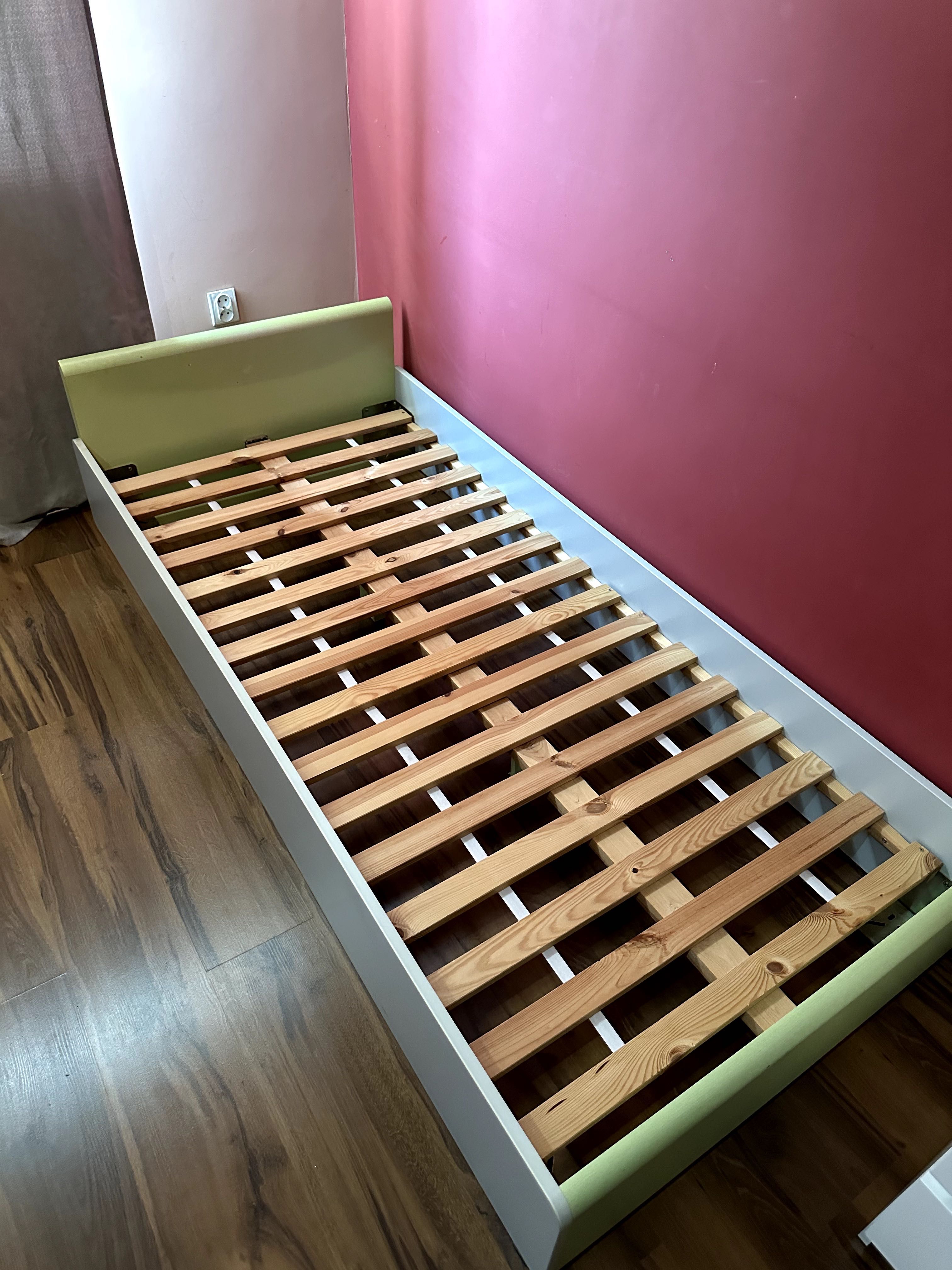 Meble dziecięce z BRW - komplet łóżko, szafka, półki