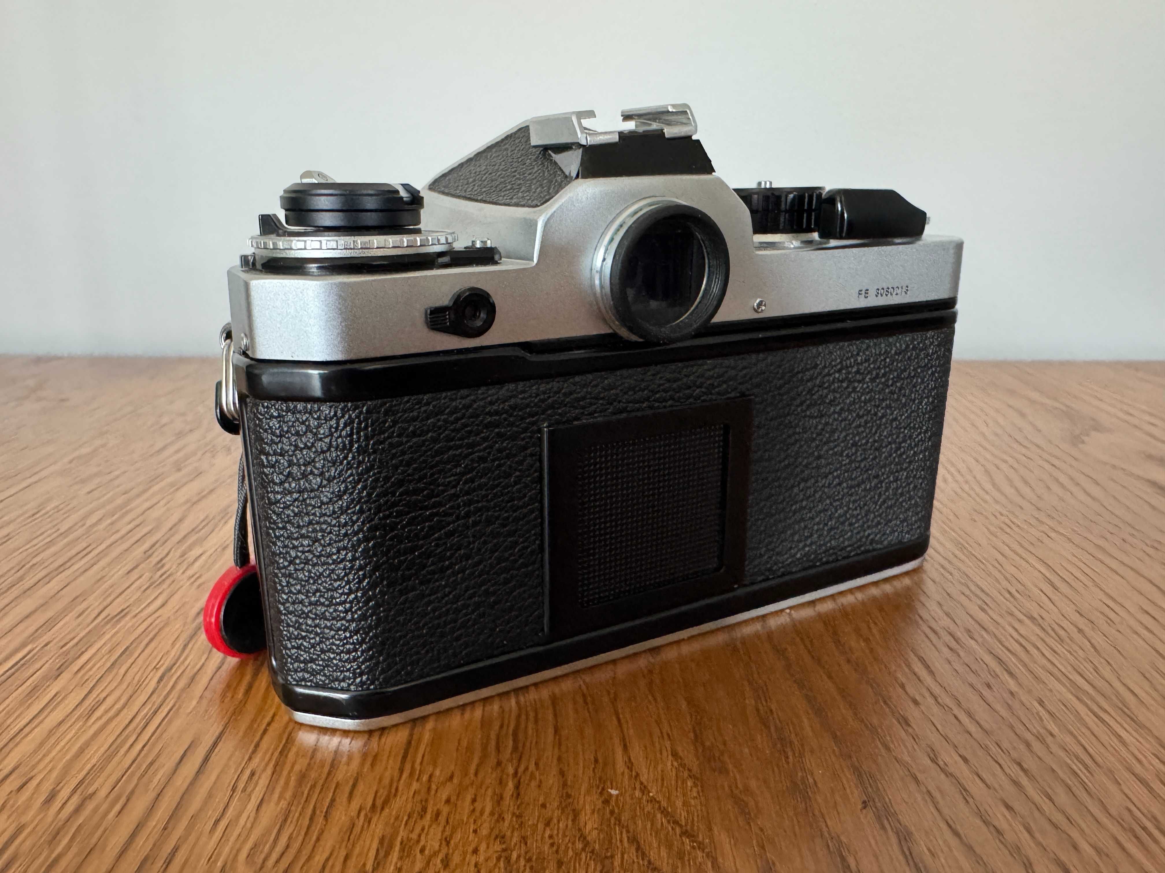 Nikon FE srebrny