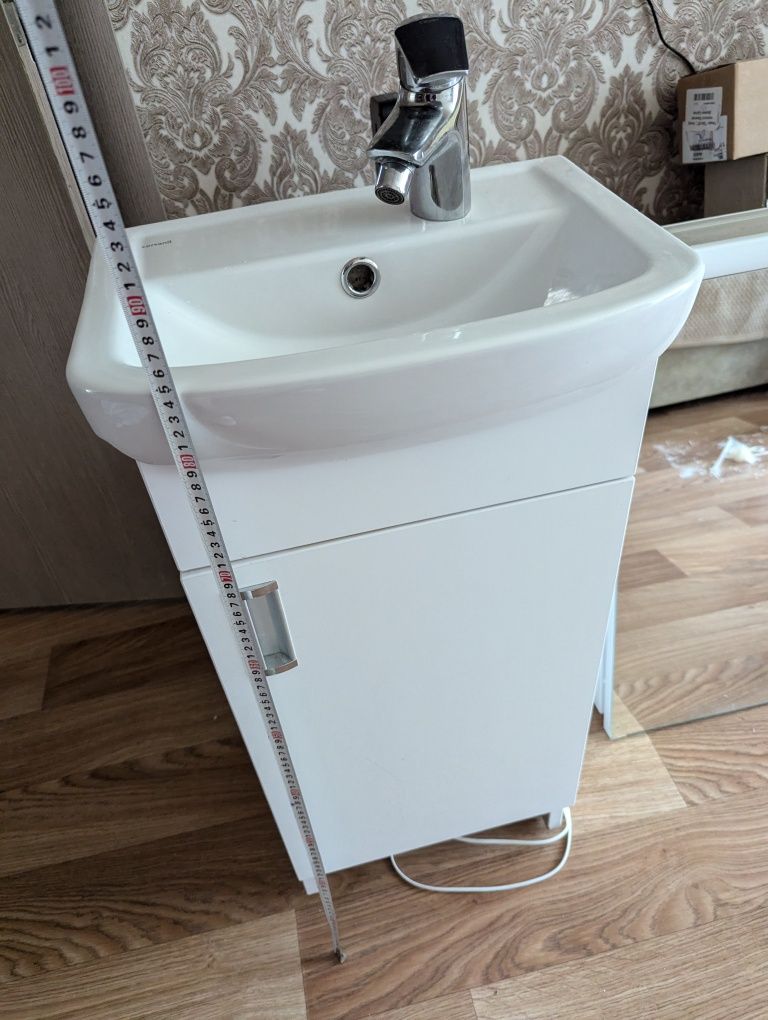 Продам умивальник+ тумба+ змішувач+ сифон+шланги. Пластик!