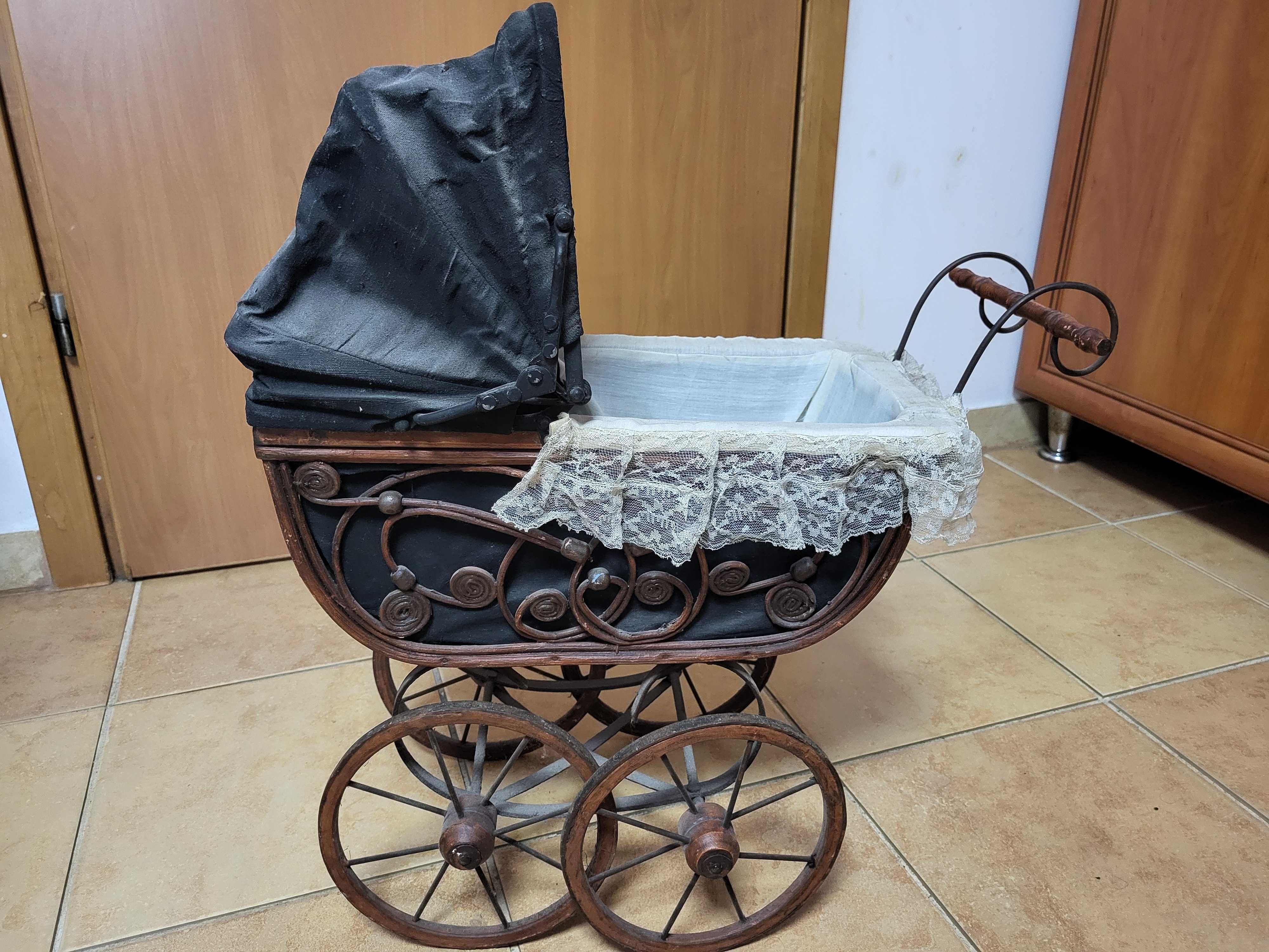 Stary wózek dla lalek
