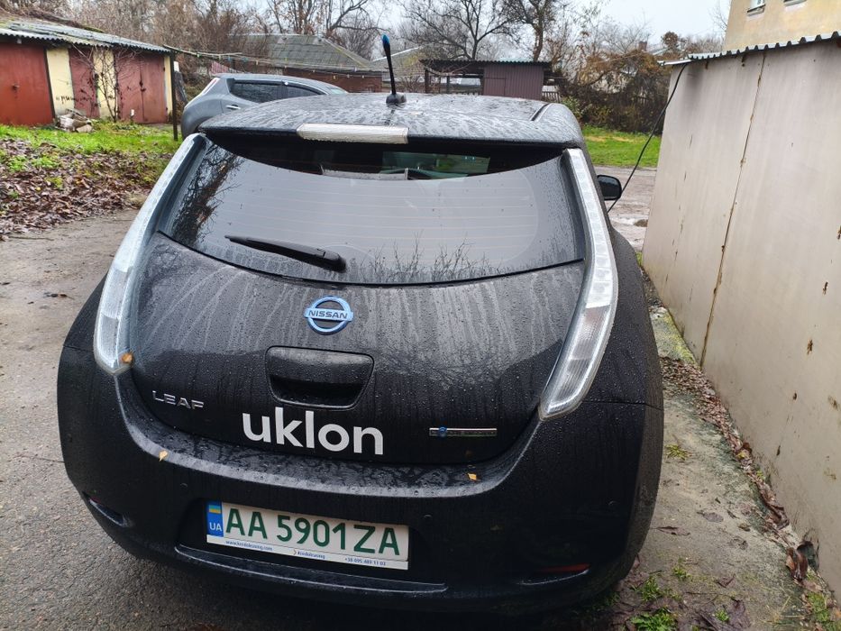 Аренда авто Нисан лиф 2013 р Брендирование