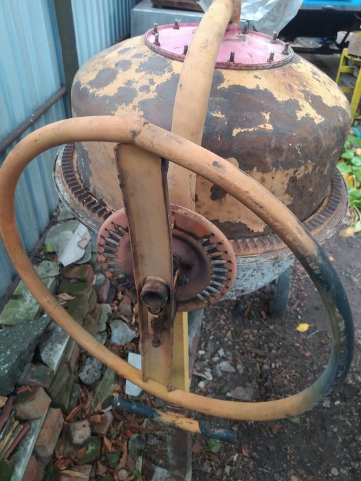 Клещи для пиломатериалов ,растворомешалка .