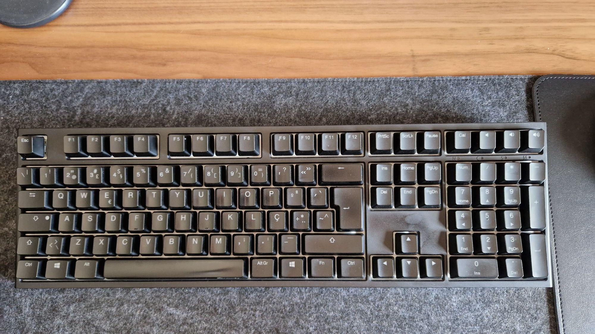Teclado Ducky one 2 - full size, cherry brown switches