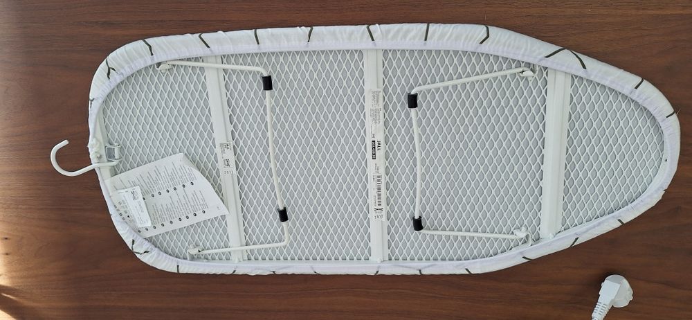 Ferro a vapor Tristar + tábua de engomar de mesa Ikea