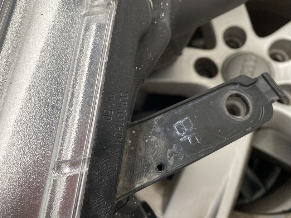 Toyota Hilux reflektor prawy 2015-