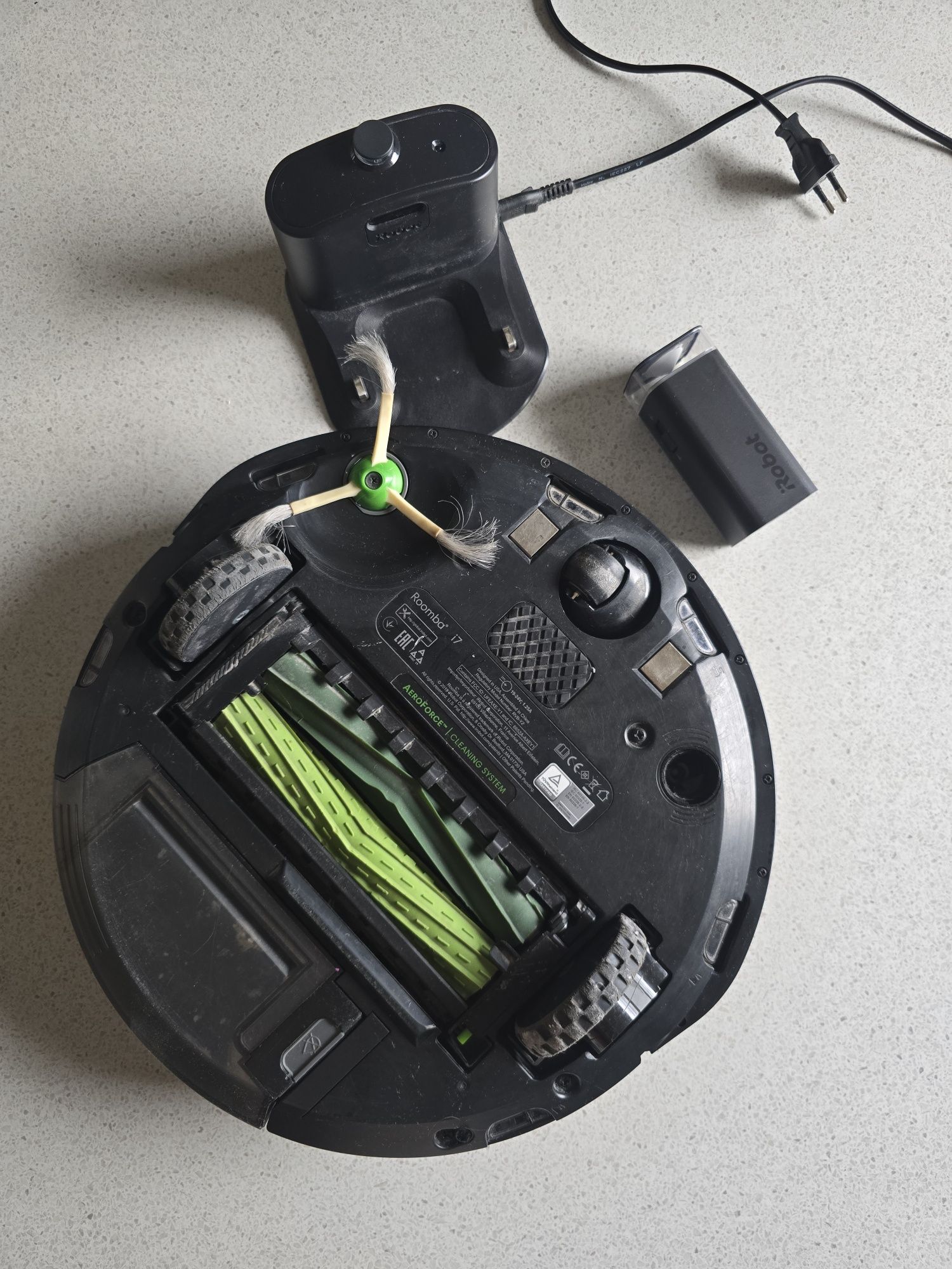IROBOT Roomba I7 (I715040) używany robot sprzątający