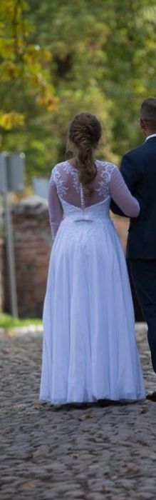 Suknia ślubna delikatna skromna haft gipiura rękaw wyszczuplająca 38