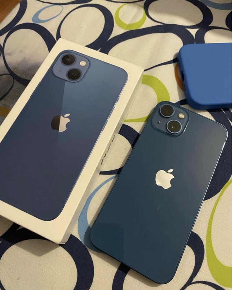 iPhone 13 sem marcas de uso e está em bons estado,