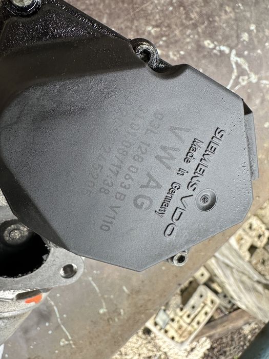 Дросельна заслінка заслонка дросель Volkswagen Tiguan 03l128063b