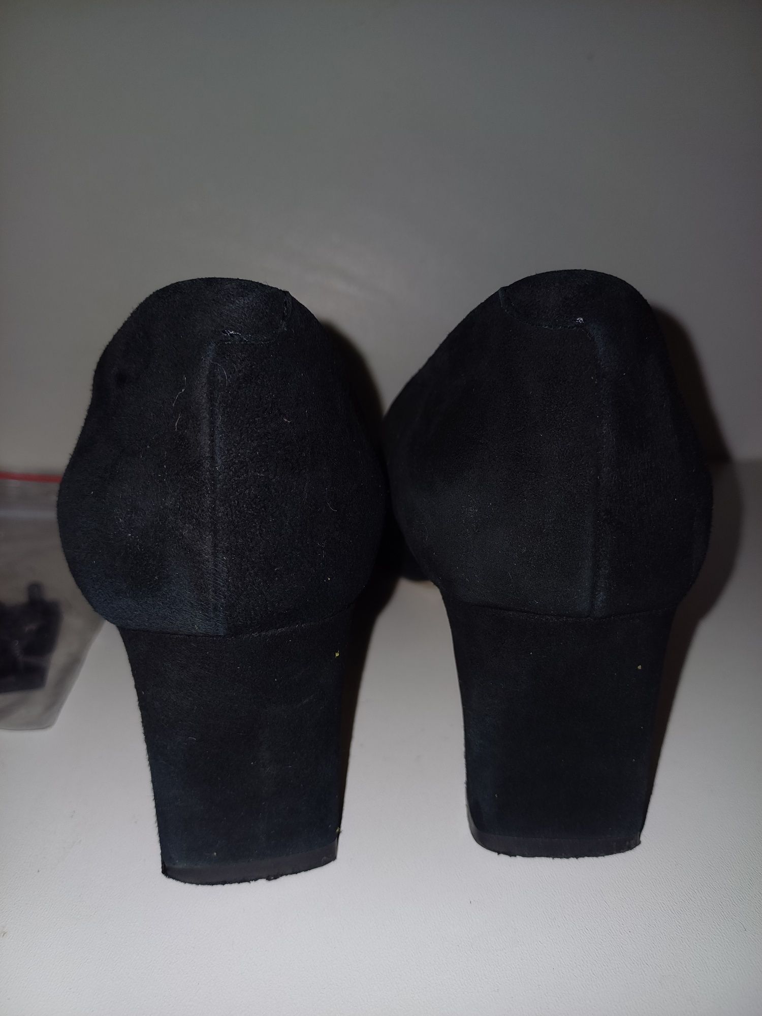 Buty damskie, czółenka, Gino Rossi 36, zamsz, czarne