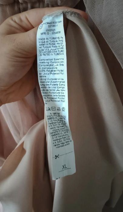 Damska elegancka tiulowa sukienka z rękawami