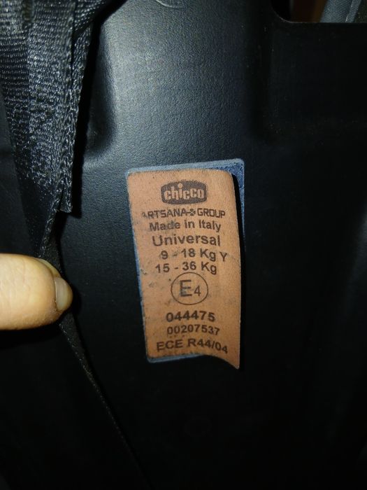 Автокресло chicco universal