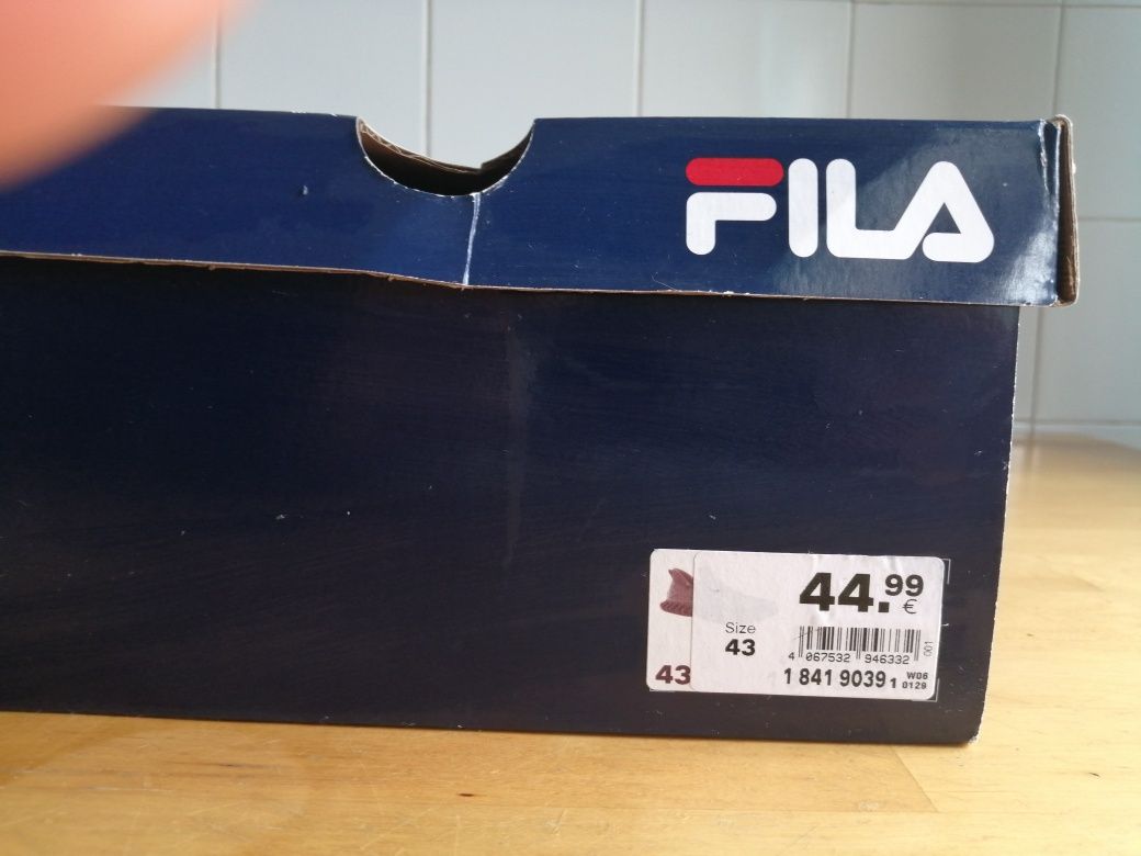 Vendo Ténis novos da marca FILA N 43
