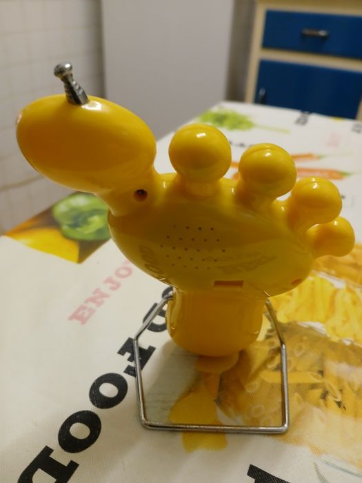 Rádio portátil a pilhas com antena