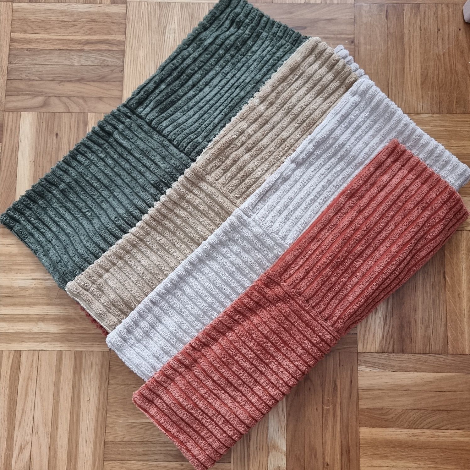 Zestaw 4 poszewek na poduszki 40x40 cm miarki miulee Paski