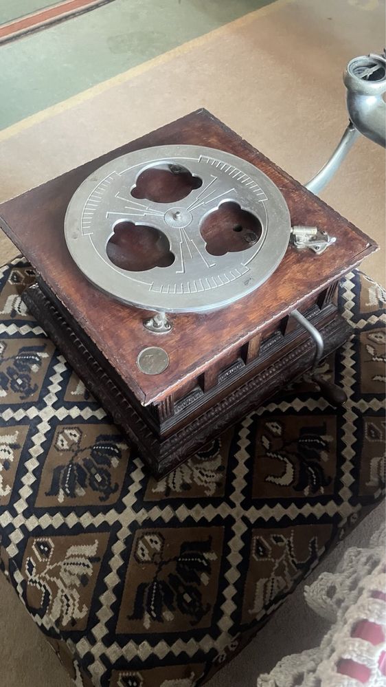 Грамофон Gramophone & Typewriter Ltd. (G&T)