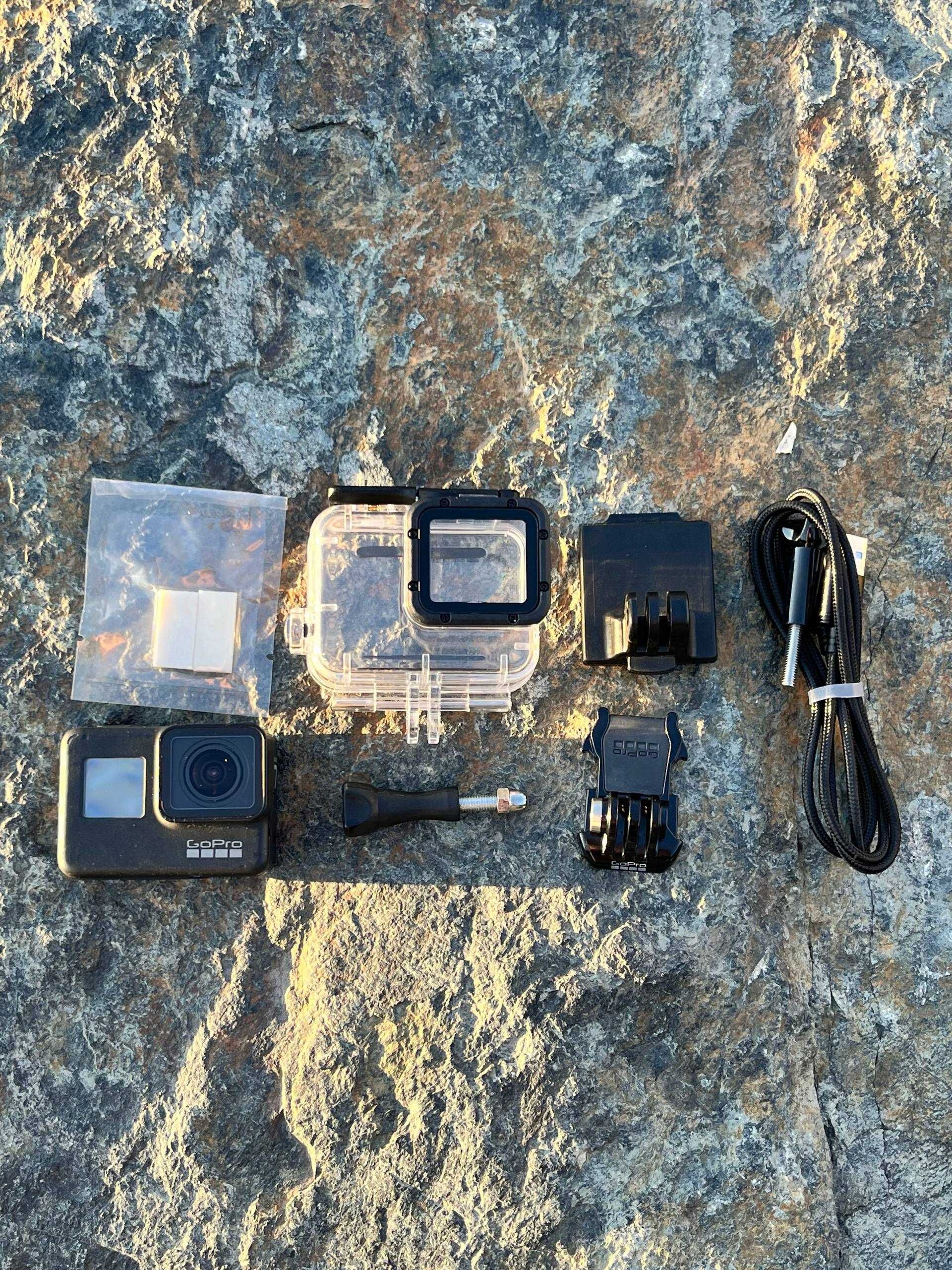 Екшн-камера GoPro HERO 7 Black з кріпленням на військовий шолом.