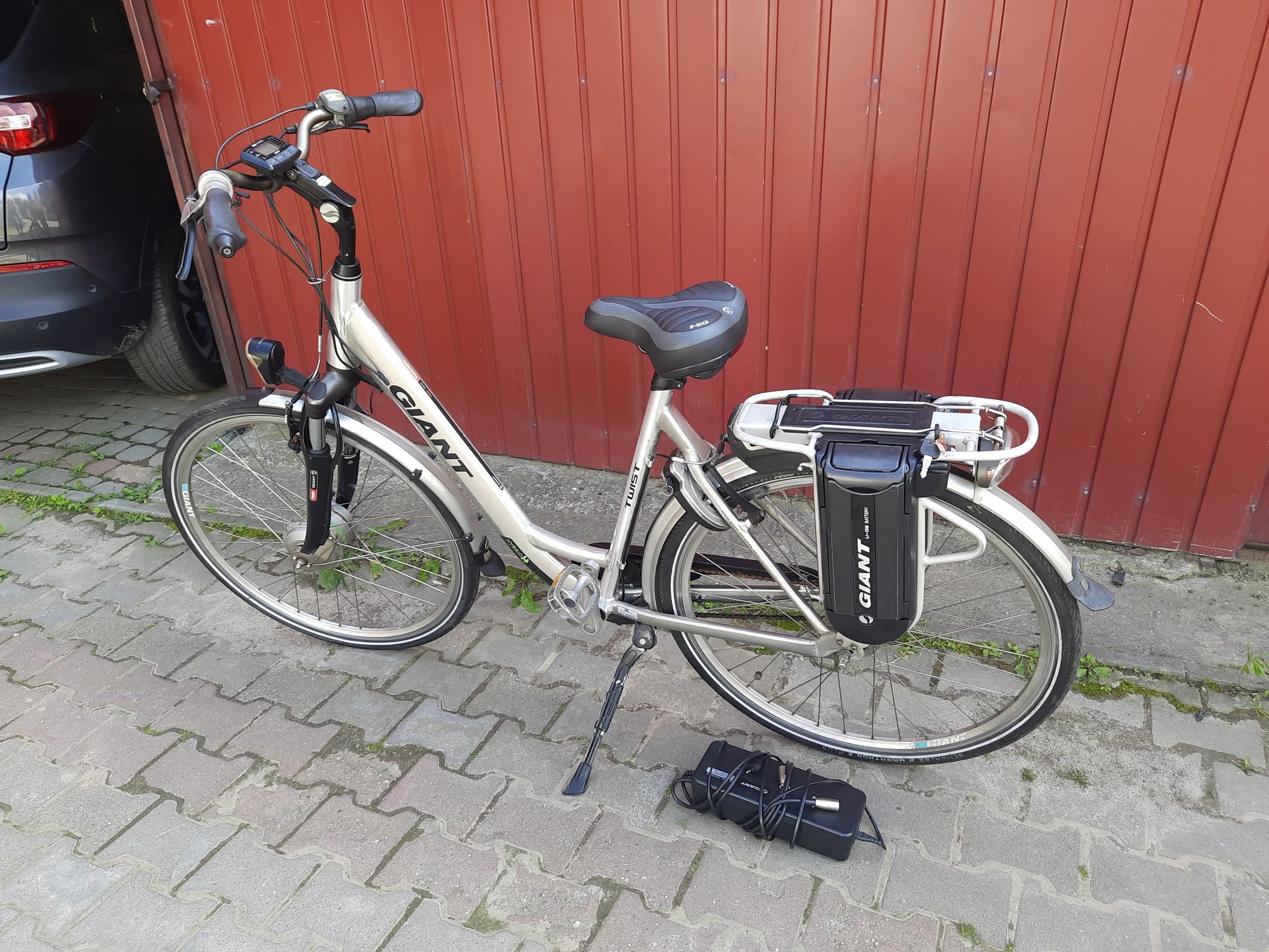 Rower elektryczny Giant Twist roz. L bateria Li-ion ładowarka