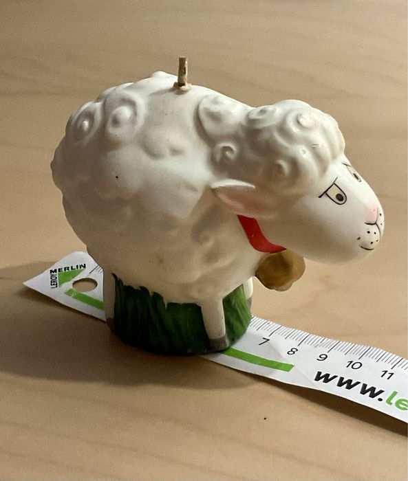 Vela em forma de ovelha