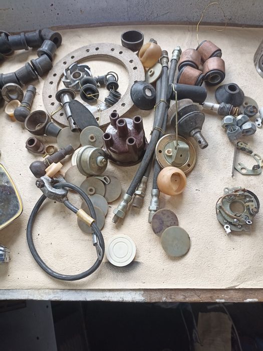 Запчасти для авто москвич 2140 новые.