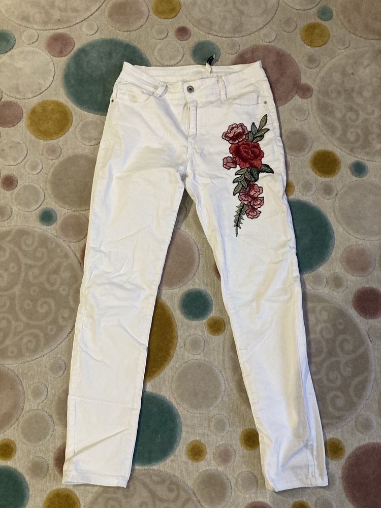 Білі джинси, штани