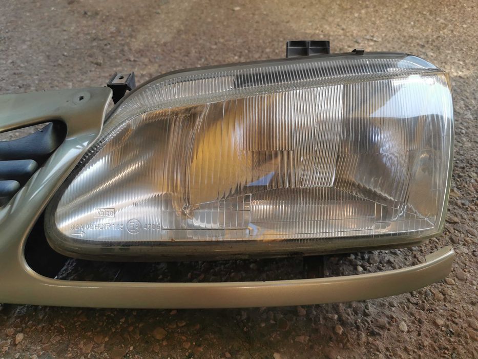 Faróis e grelha frontal Renault scenic 1997