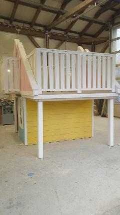 Drewniany domek dla dzieci -baza