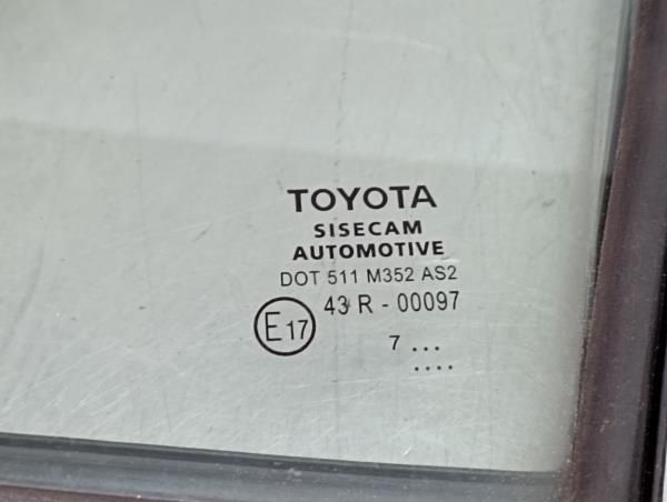 Vidro triangular frente esquerdo TOYOTA Yaris (_P13_)