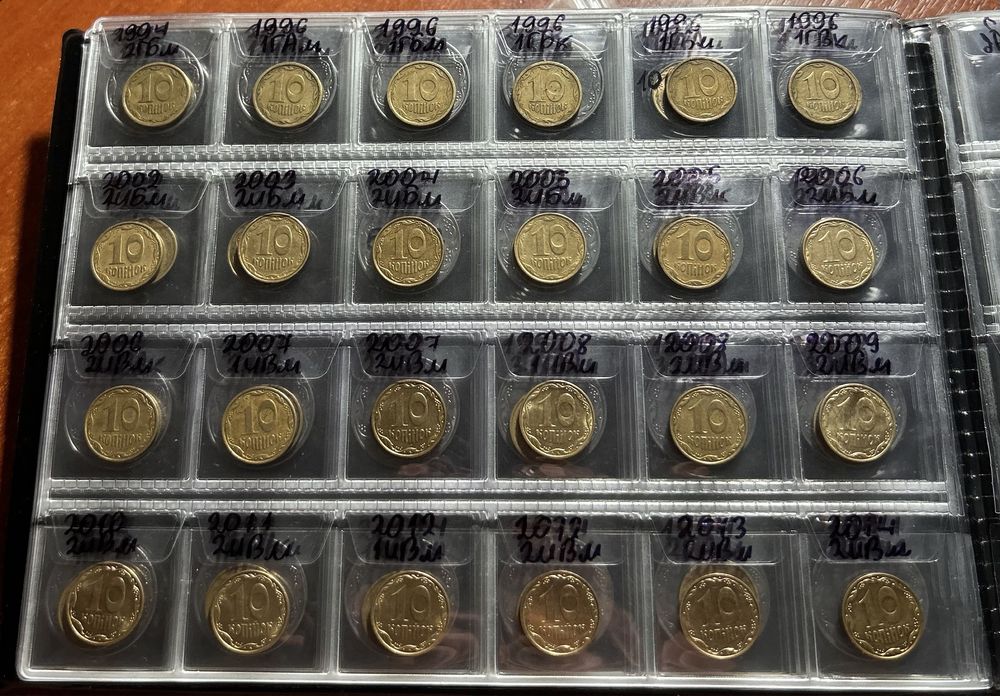Мега набор погодовка из 240 монет Украины в альбоме все номиналы.