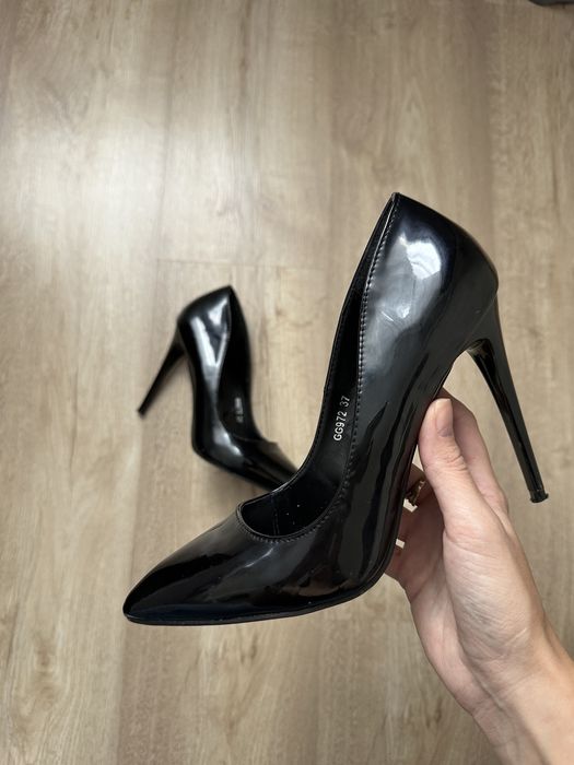 Туфлі лодочки лакові 37 розмір