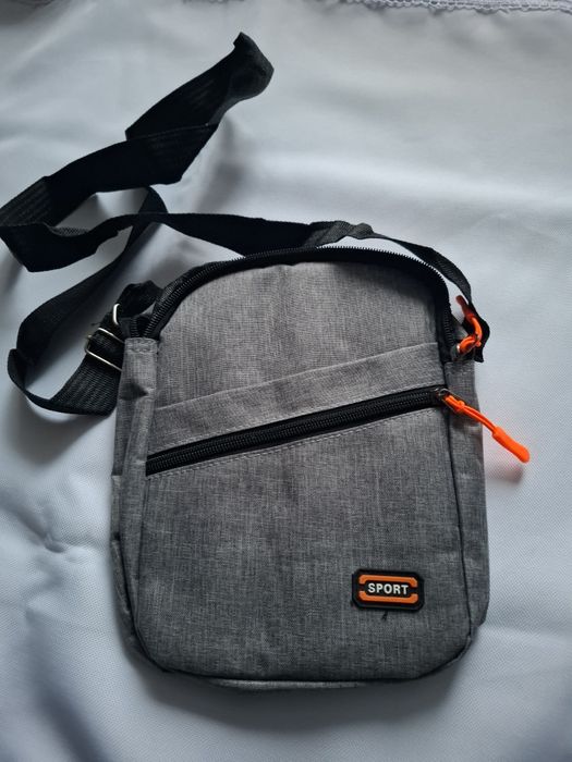 Saszetka męska na ramie.